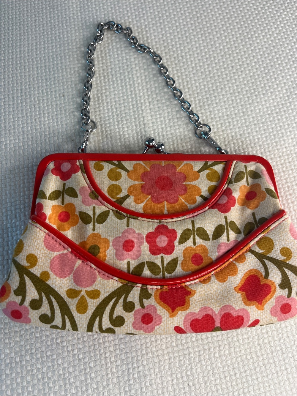 Vera Bradley "Folkloric" retired clutch purse, silver chain handle w kiss clasp